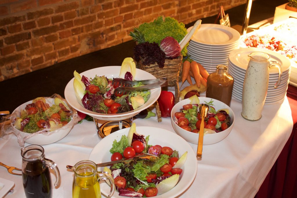 Salatbuffet bei einer Party