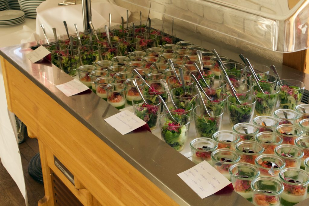 Vorspeisen und "Häppchen" auf dem Catering Buffet